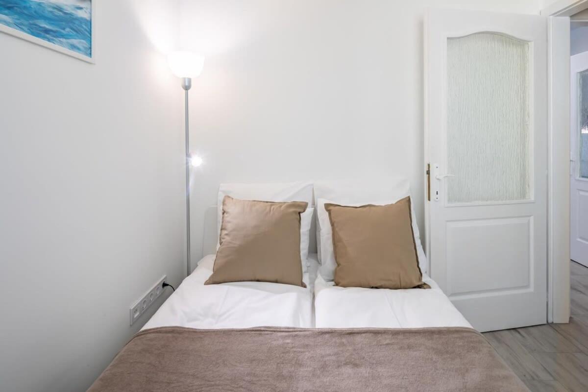 Convenient 2-Room Central Apartment Budapest Luaran gambar