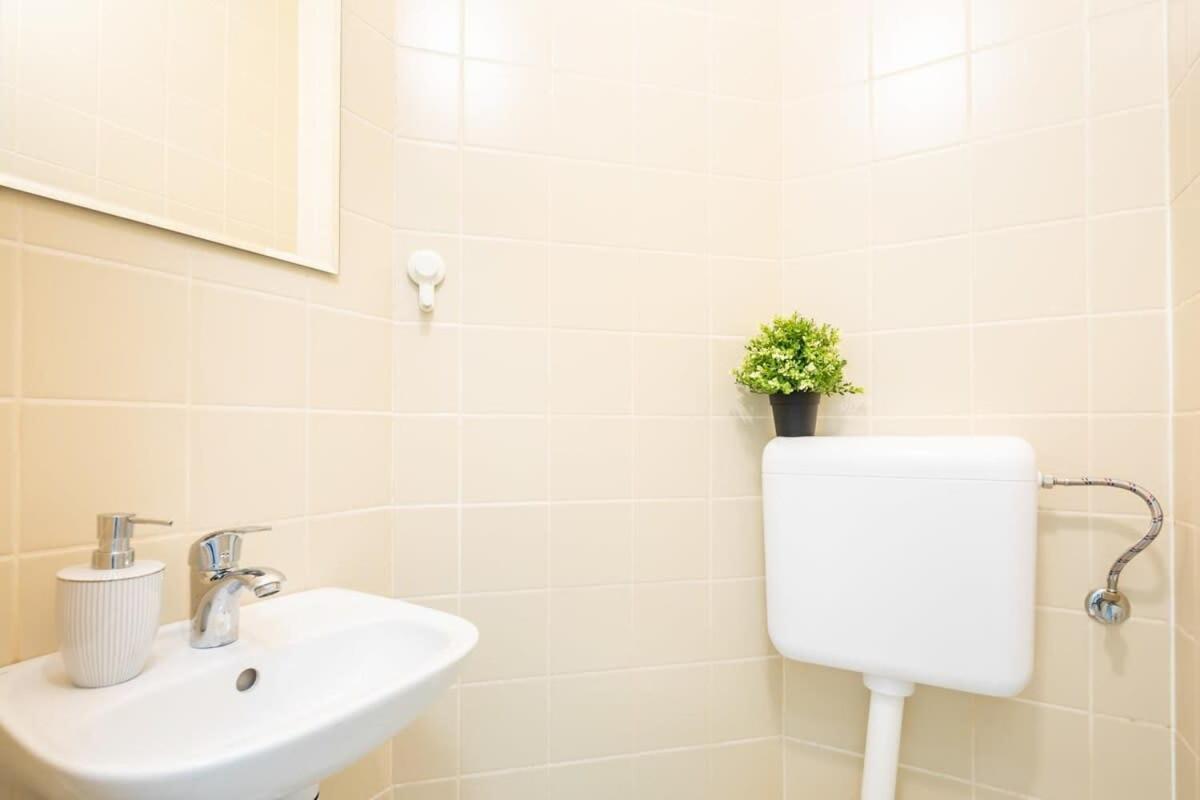 Convenient 2-Room Central Apartment Budapest Luaran gambar