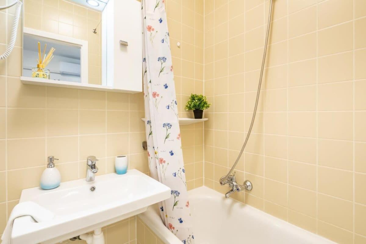 Convenient 2-Room Central Apartment Budapest Luaran gambar