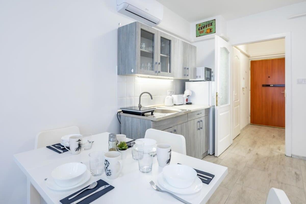 Convenient 2-Room Central Apartment Budapest Luaran gambar